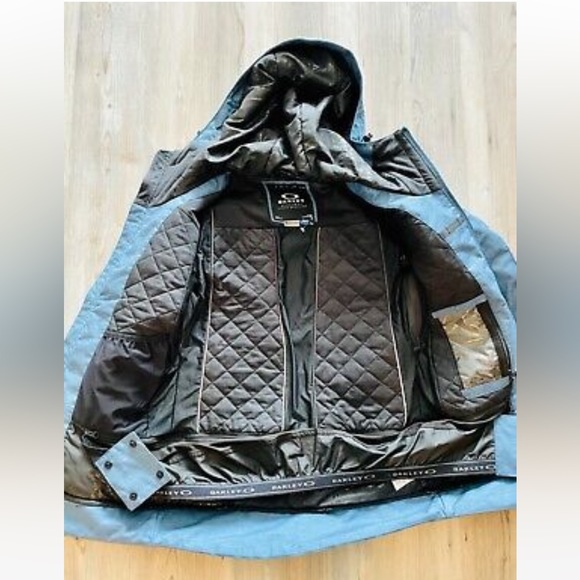 Oakley ski jacket - Picture 7 of 9